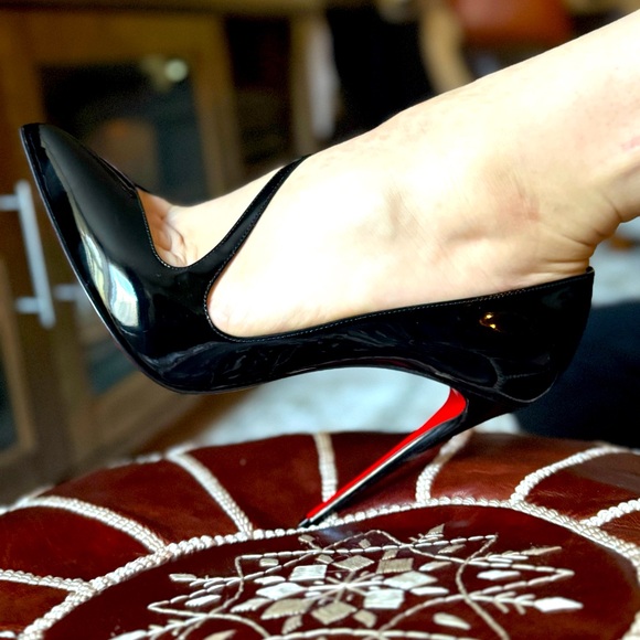 SOLD CHRISTIAN LOUBOUTIN Elegant Black Stiletto Heels - Picture 7 of 16